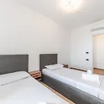 Hill Side By Ps Apartment *