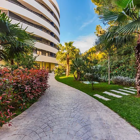 Hill Side By Ps Apartment