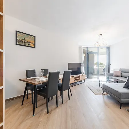 Hill Side By Ps Apartment *